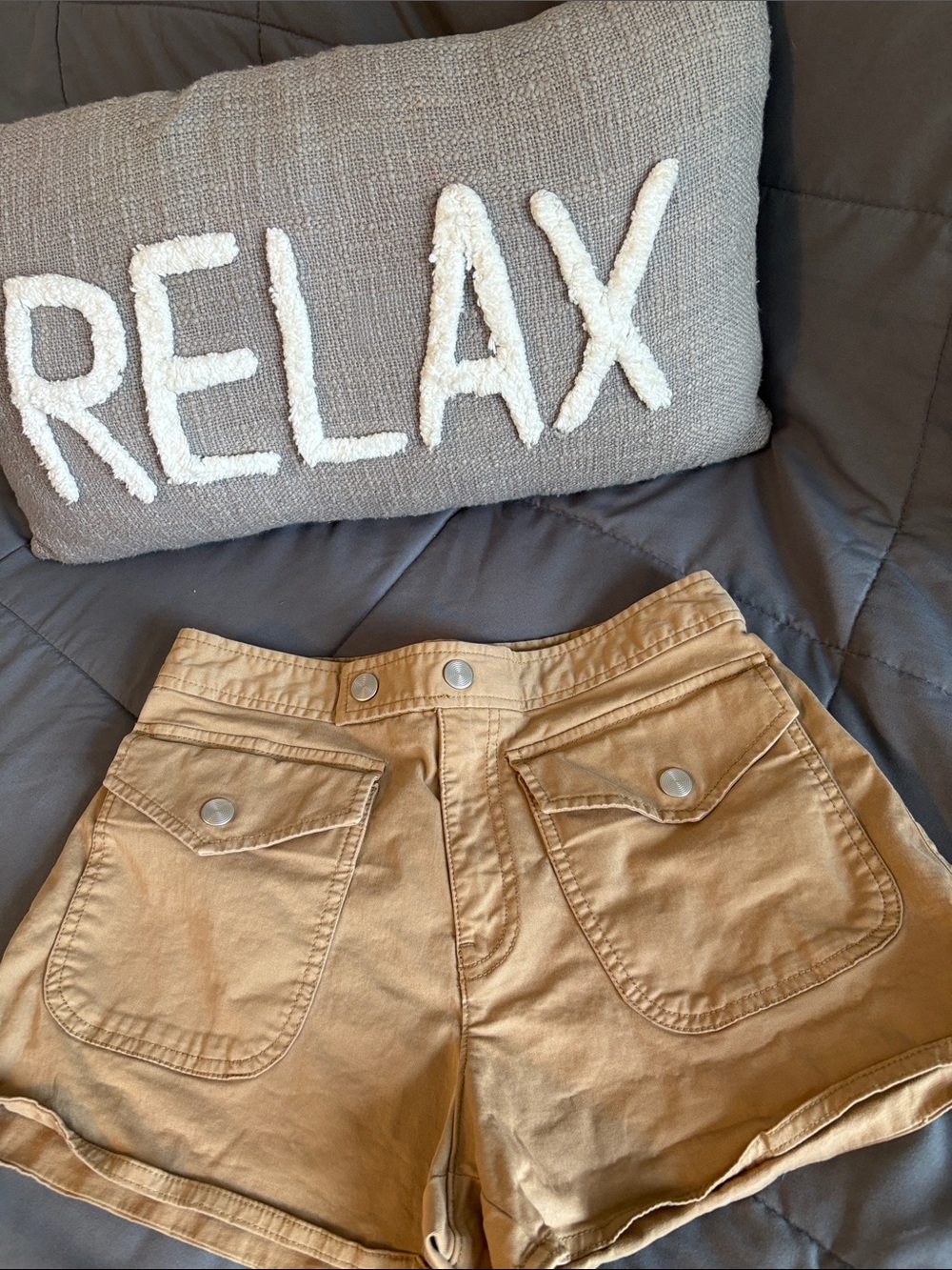 High-Waist Tan Utility Shorts Gap Front Patch Pockets 2 Petite Preppy Khaki